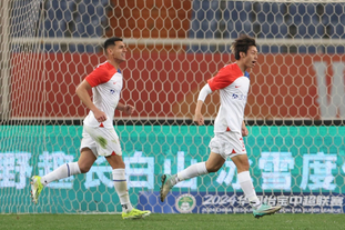 邵佳一告别西海岸球员：一天是你们教练，就永远是