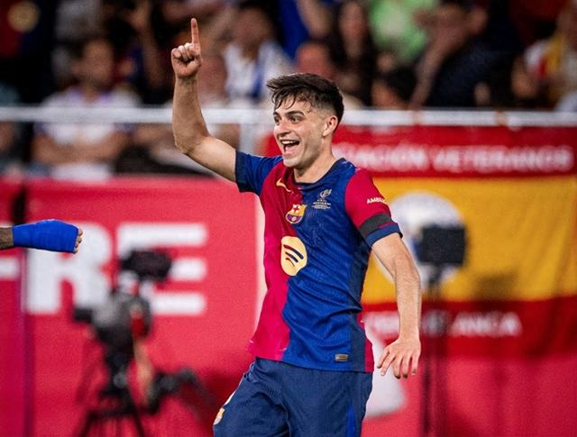 欧文快攻压哨上篮，全场沸腾